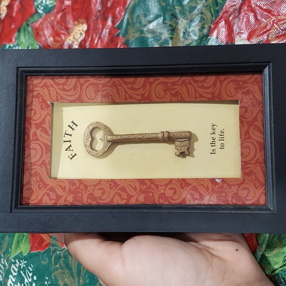 Wall Shadow Box Picture frame Gold Vintage Key faith is the Key to Life